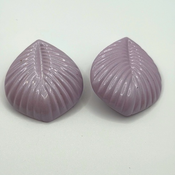 Vintage Light Lavender Metal Clip On Leaf Earrings - Picture 1 of 5